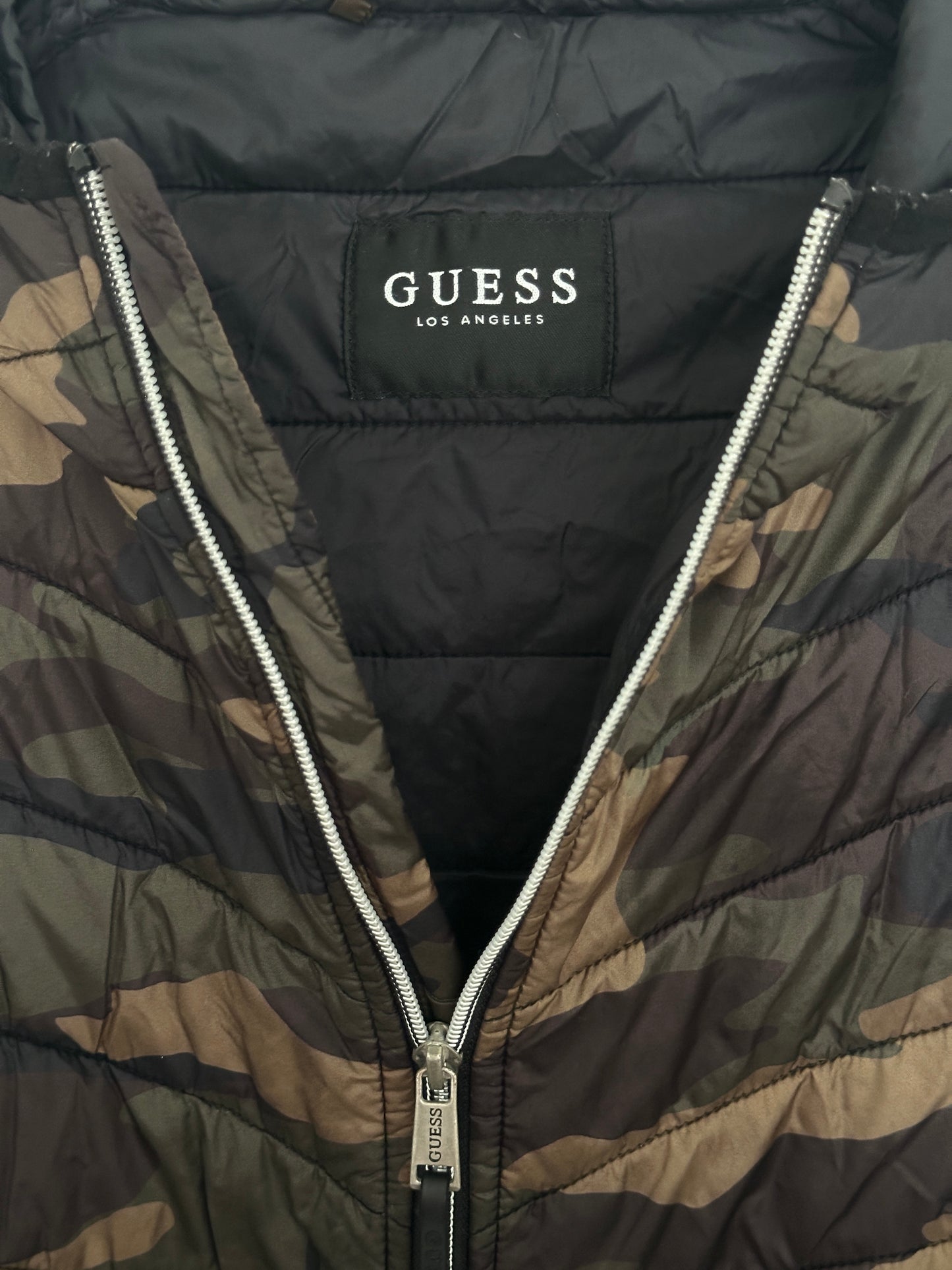 Winterjacke mit Militärmuster GUESS Gr. 164/S