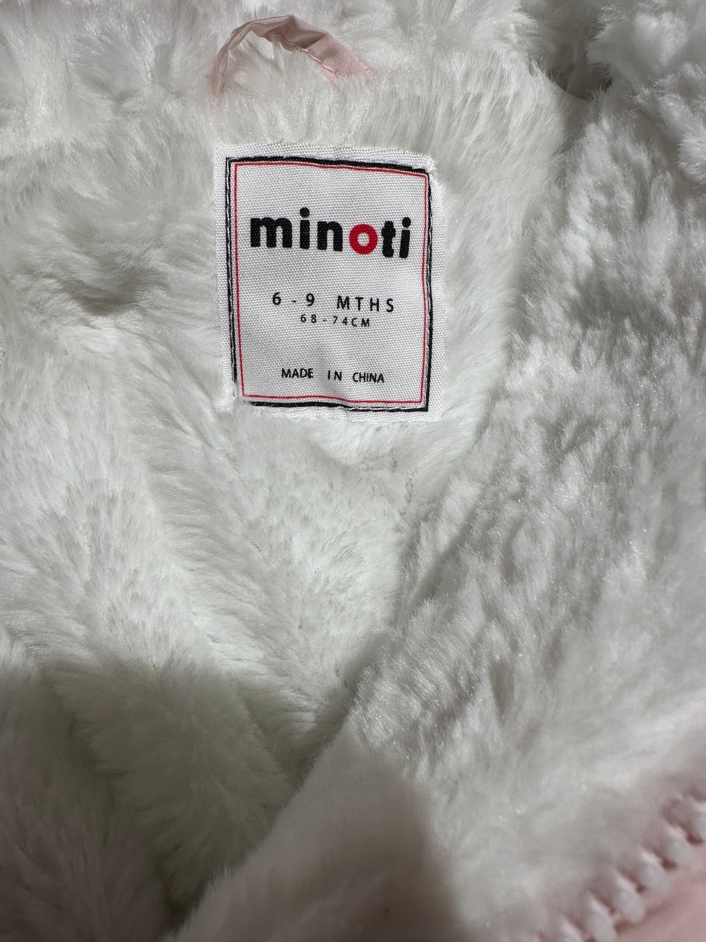 Overall Winter mit Katze