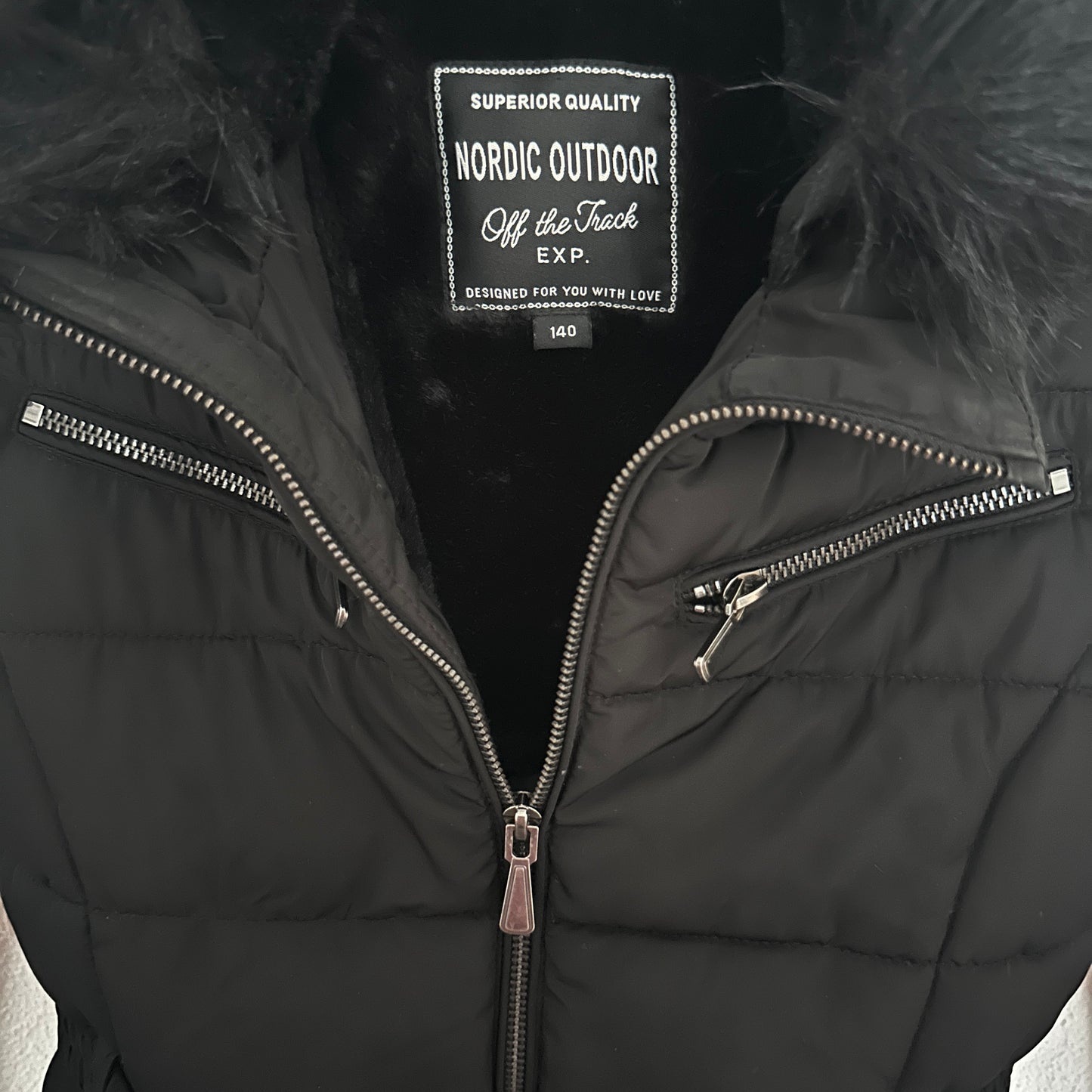 Winterjacke mit schwarzem Fell Gr. 140