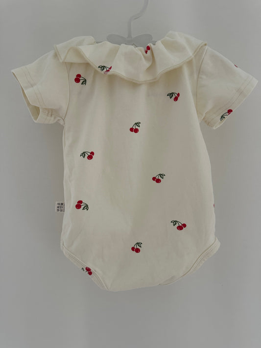 Kurzarmbody mit Kirschen