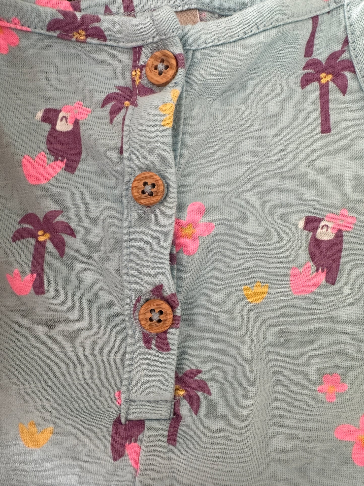 Einteiler mit kurzen Hosen Gr. 74/80