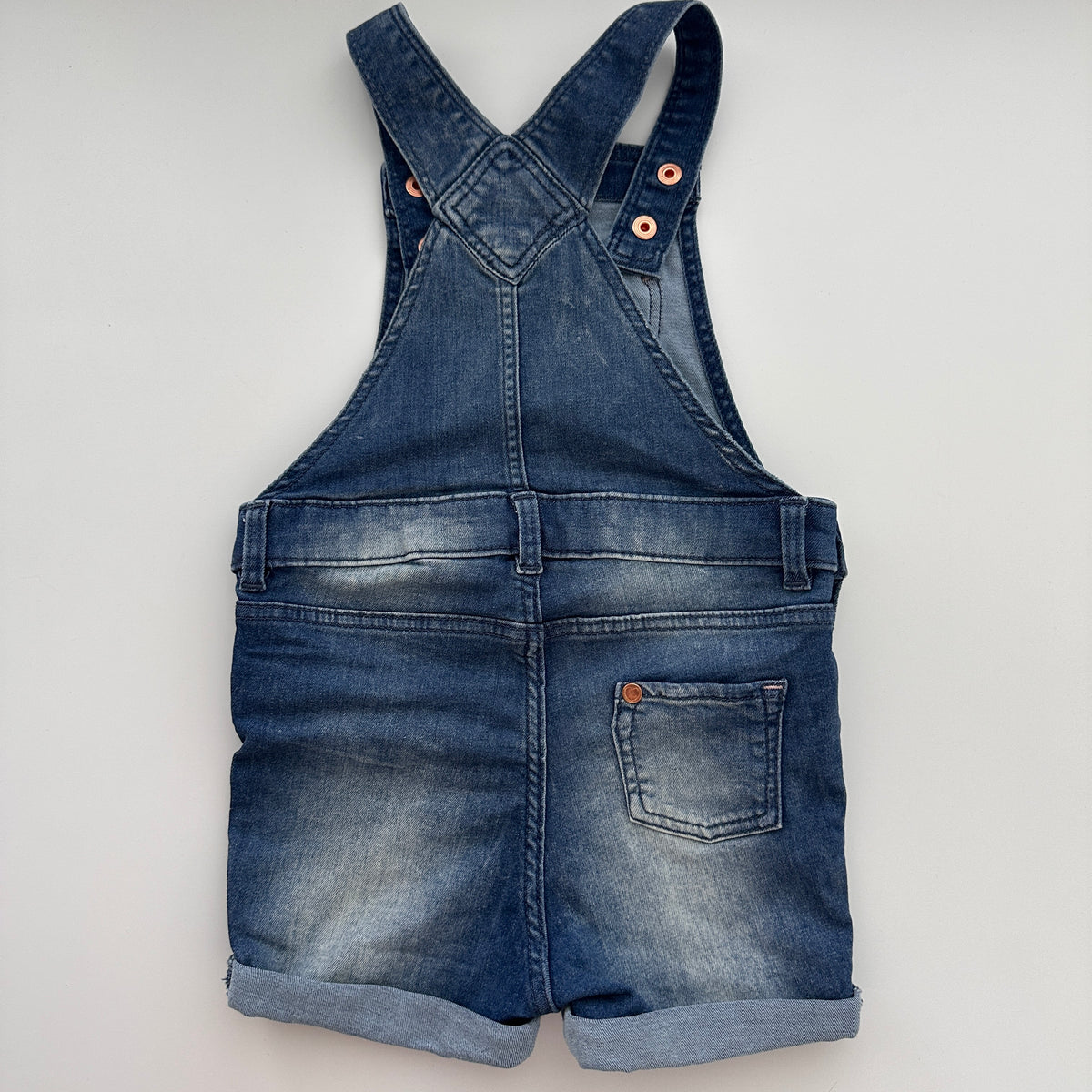 H&M Jeans-Latzshorts mit Herz Dunkelblau Gr. 98