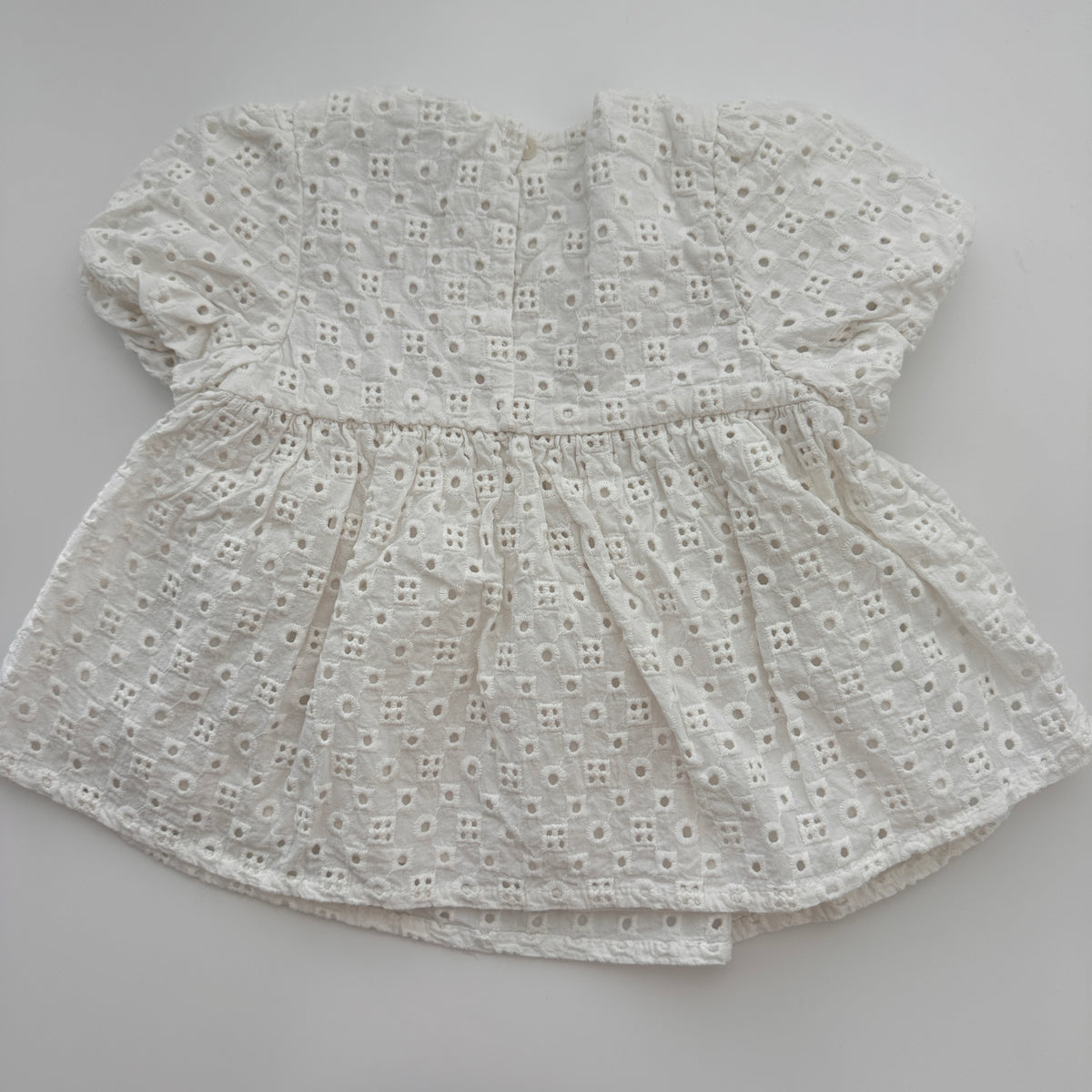 ZARA Baby Kleid Weiss mit Lochstickerei Gr. 74