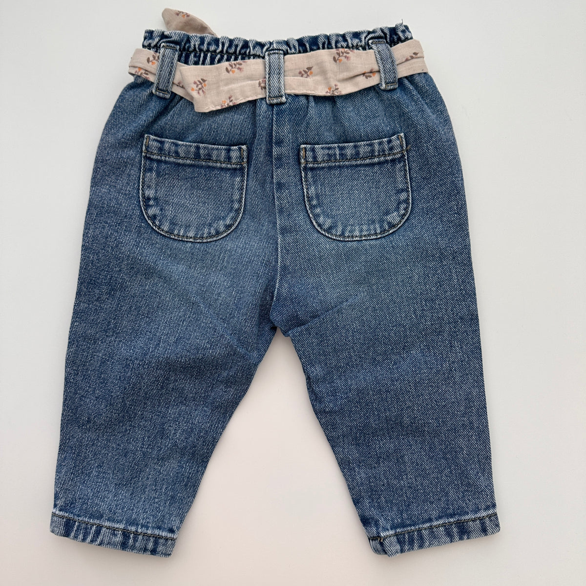 C&A Baby Jeans mit floralem Stoffgürtel – Grösse 74