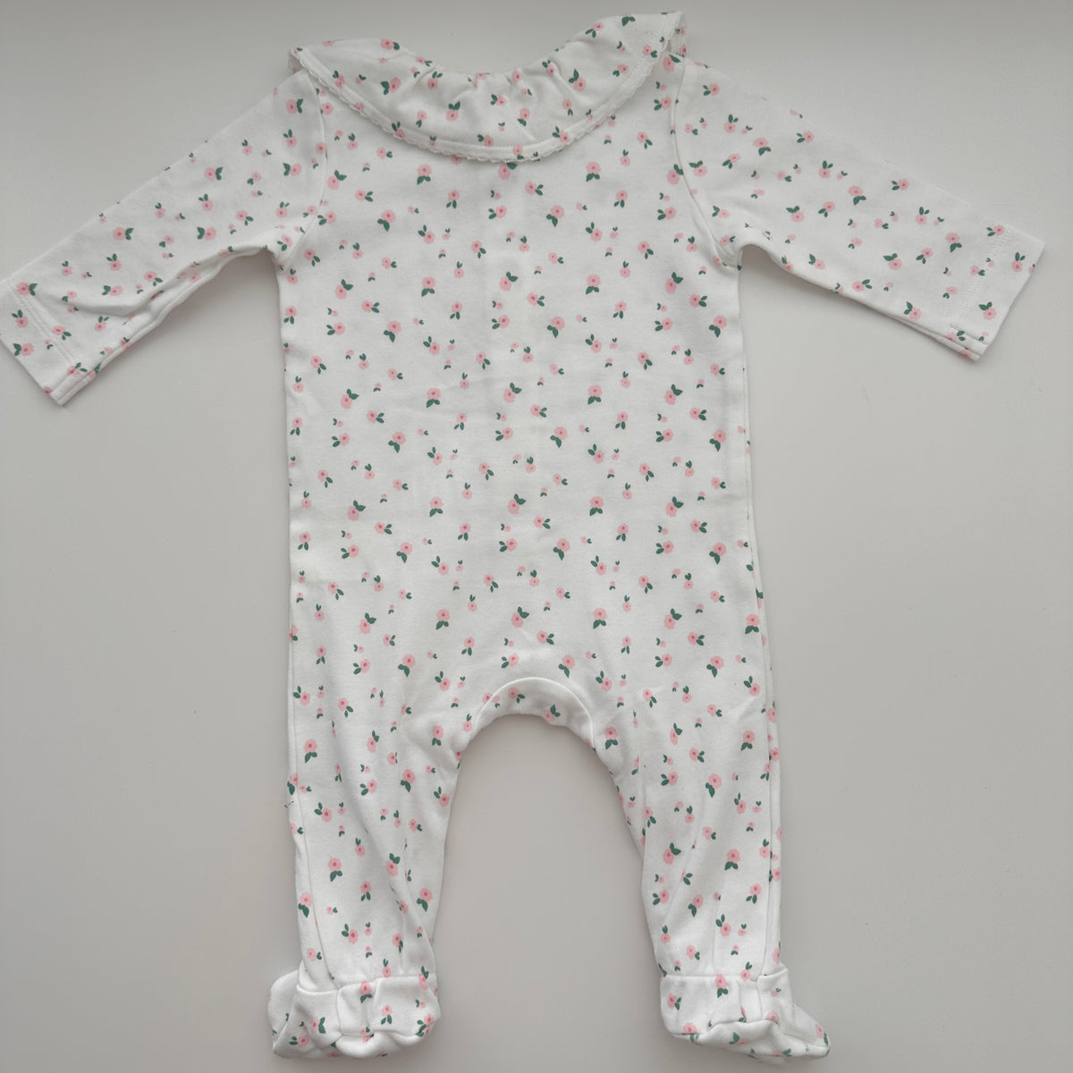 Manor Baby Strampler mit Blumenmuster & Kragen – Weiss/Rosa – Gr. 62