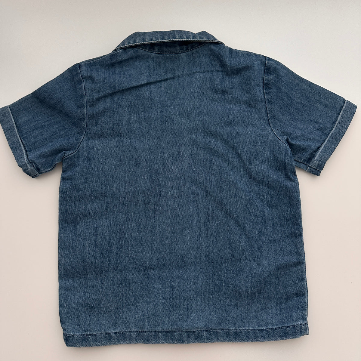 H&M Jungen Kurzarmhemd in Denim-Optik Blau – Gr. 98