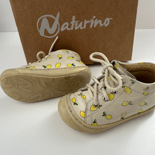 Naturino Leder Schuhe Weiss Zitronenprint Gr. 21