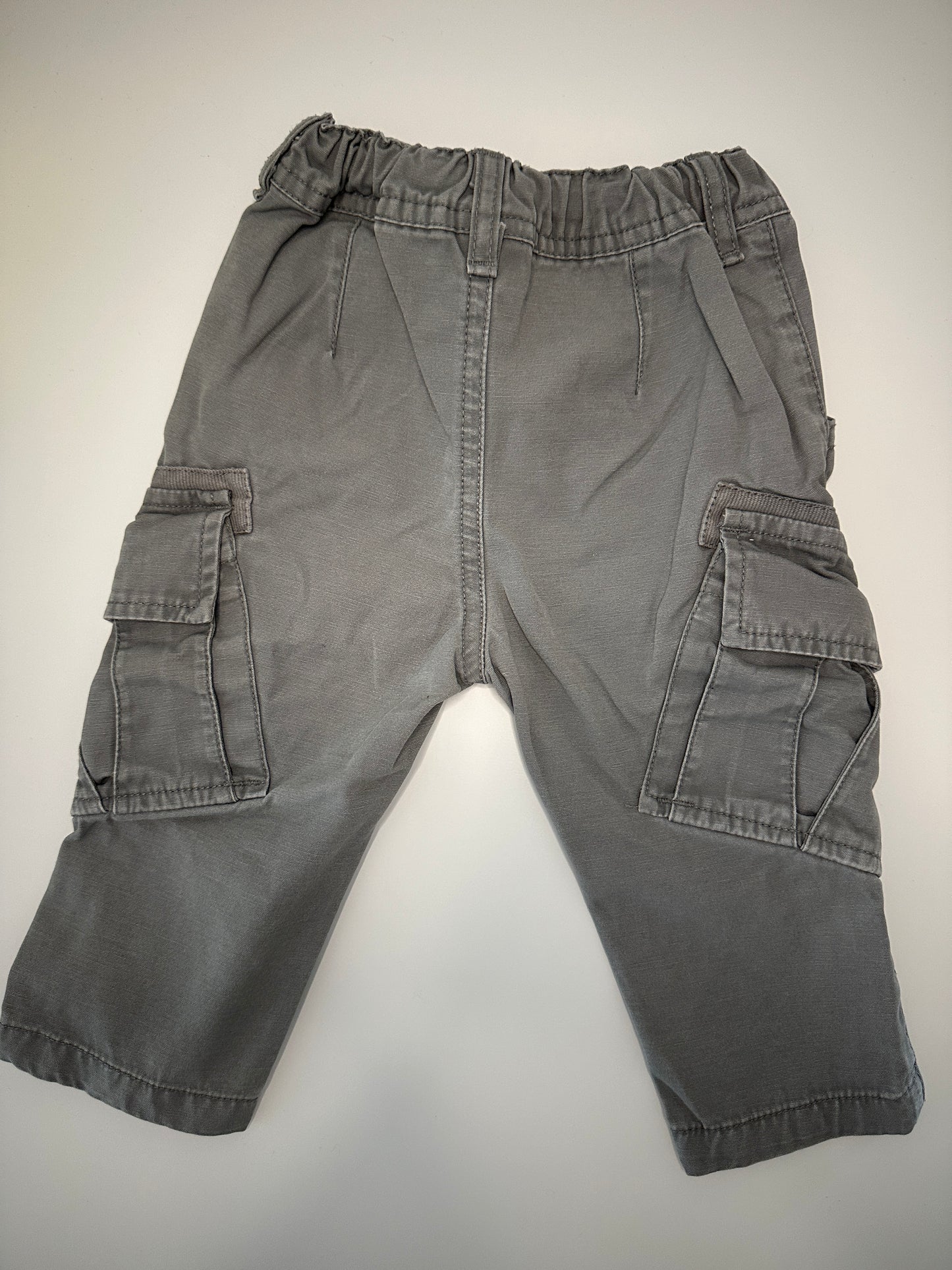 Graue Baby-Cargohose Gr. 68