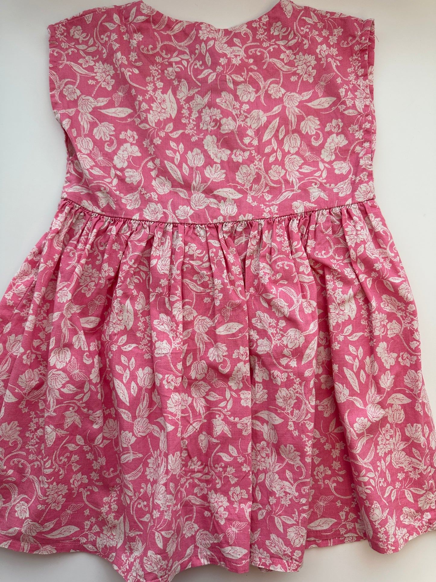 NEXT Kinderkleid mit floralem Muster aus Baumwolle – Grösse 104