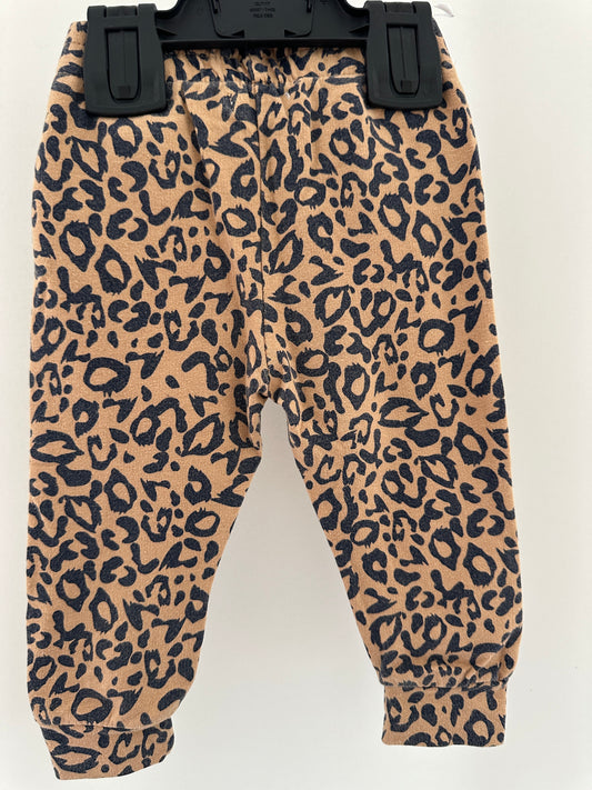 Stoffhose mit Leopardenprint
