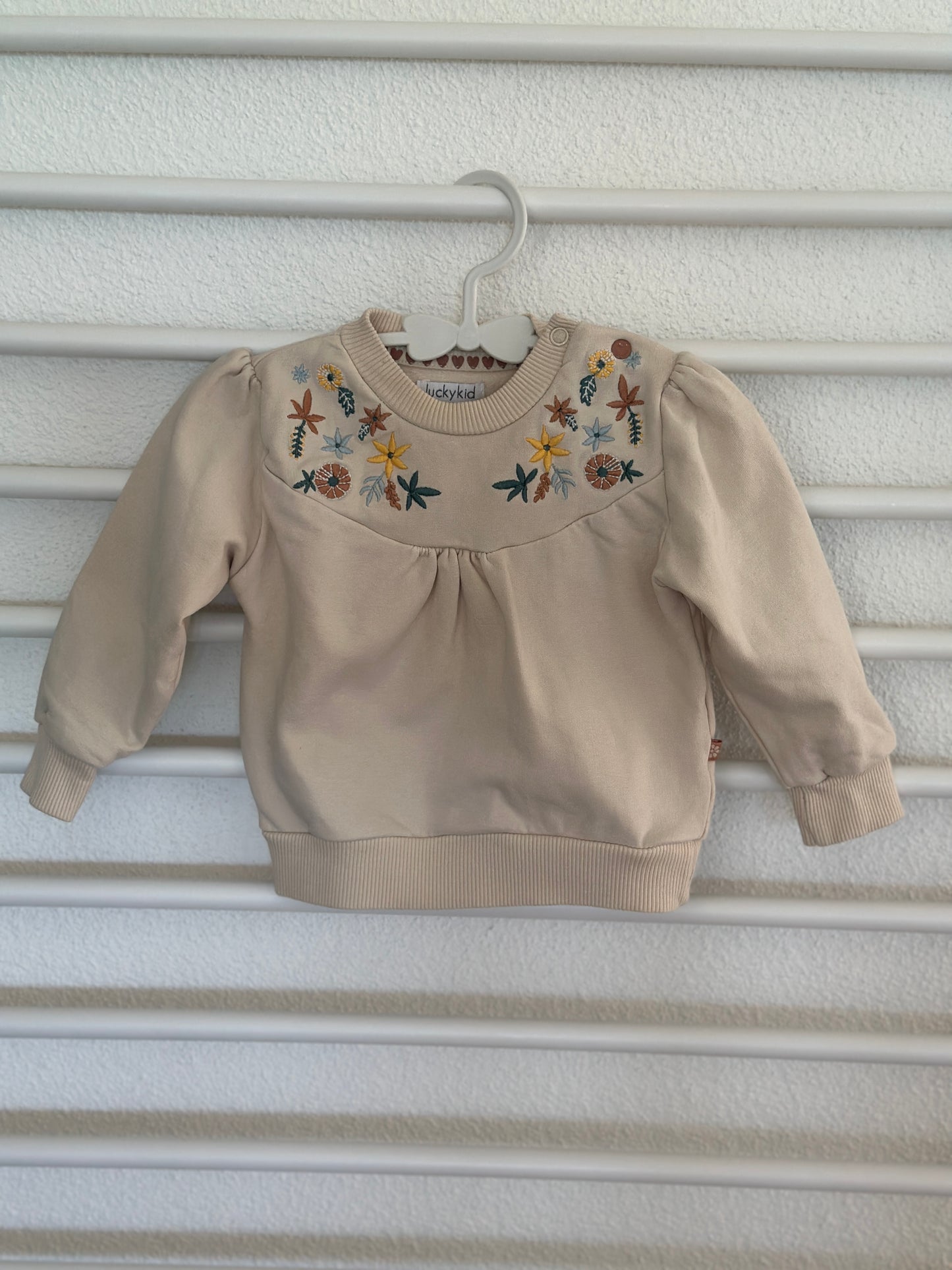 Pullover mit Blumen Gr. 68