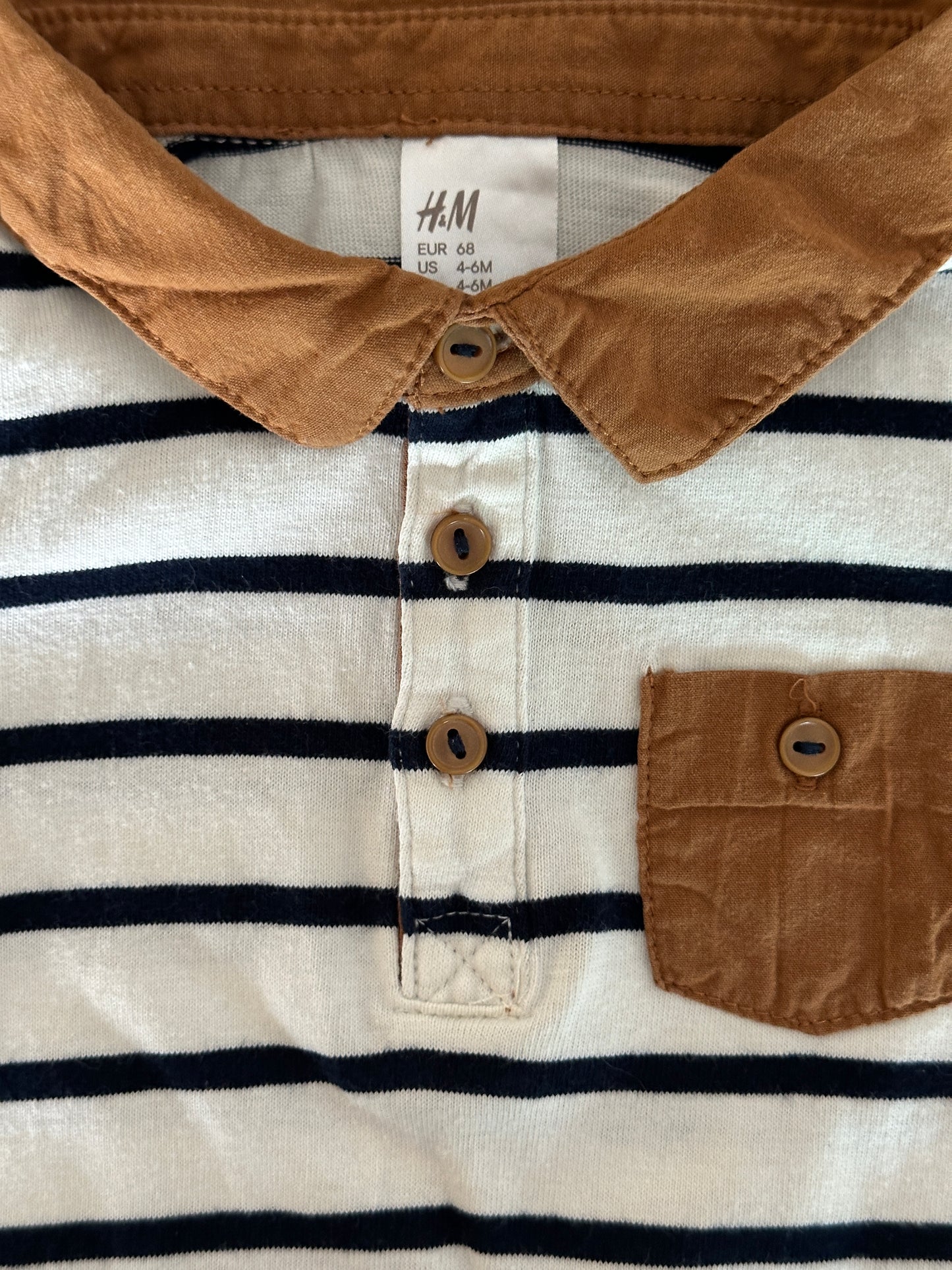 Kurzarmbody mit Kragen Gr. 68