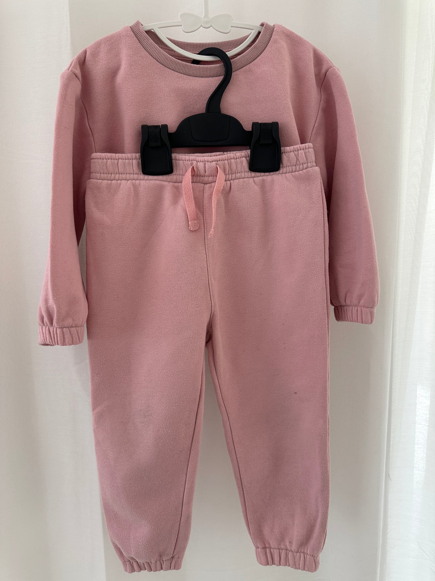 Jogginghose und Pullover Set Gr. 98