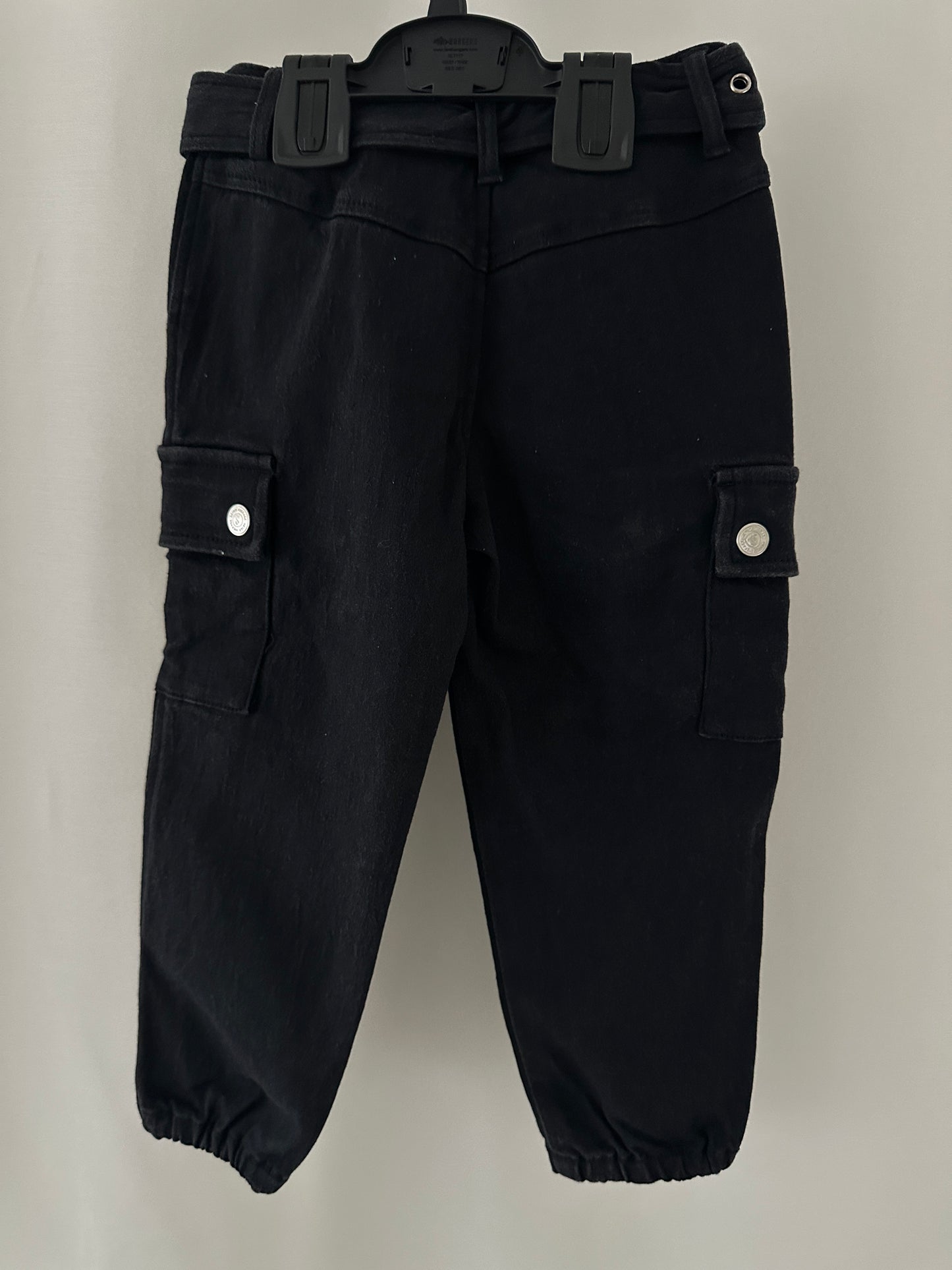 Lange Hose mit Gurt Gr. 104