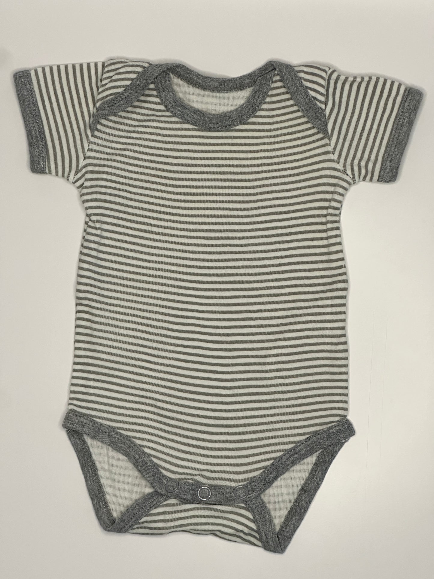 Kurzarmbody gestreift Gr. 56