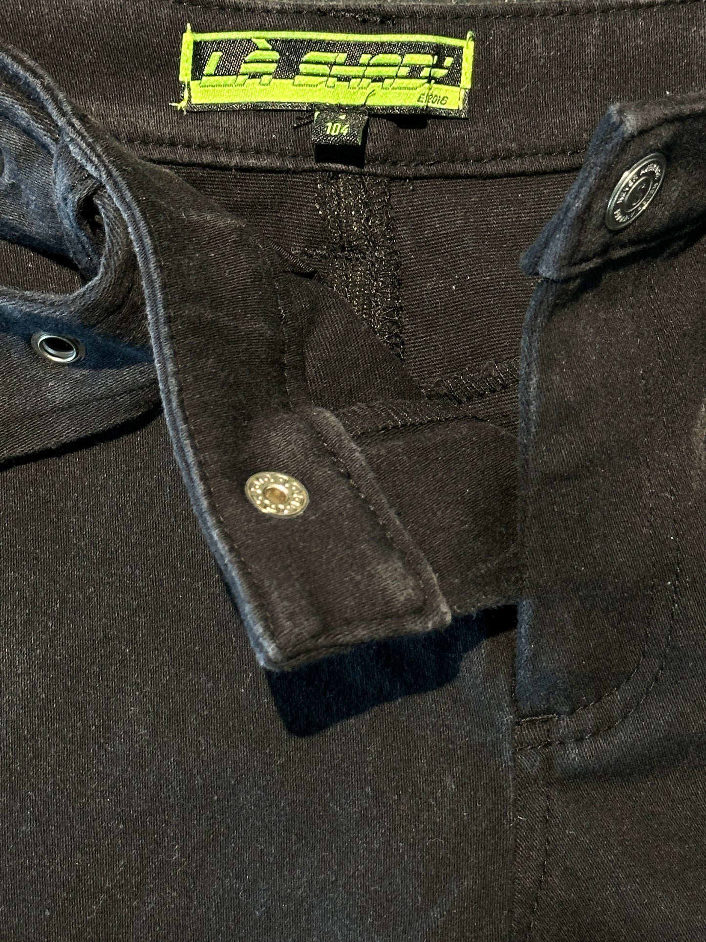 Lange Hose mit Gurt Gr. 104