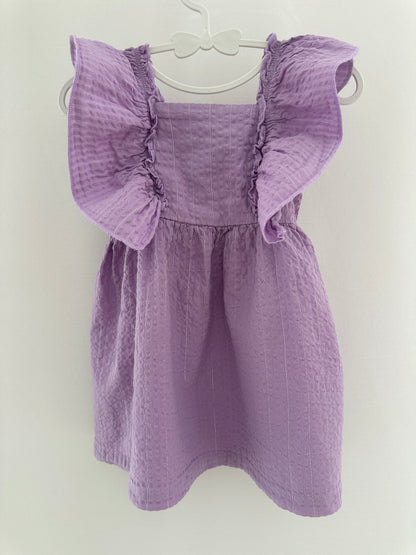 Lila Kleid mit Knöpfen Gr. 74/80