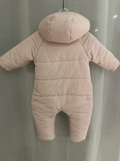 Overall Winter mit Katze