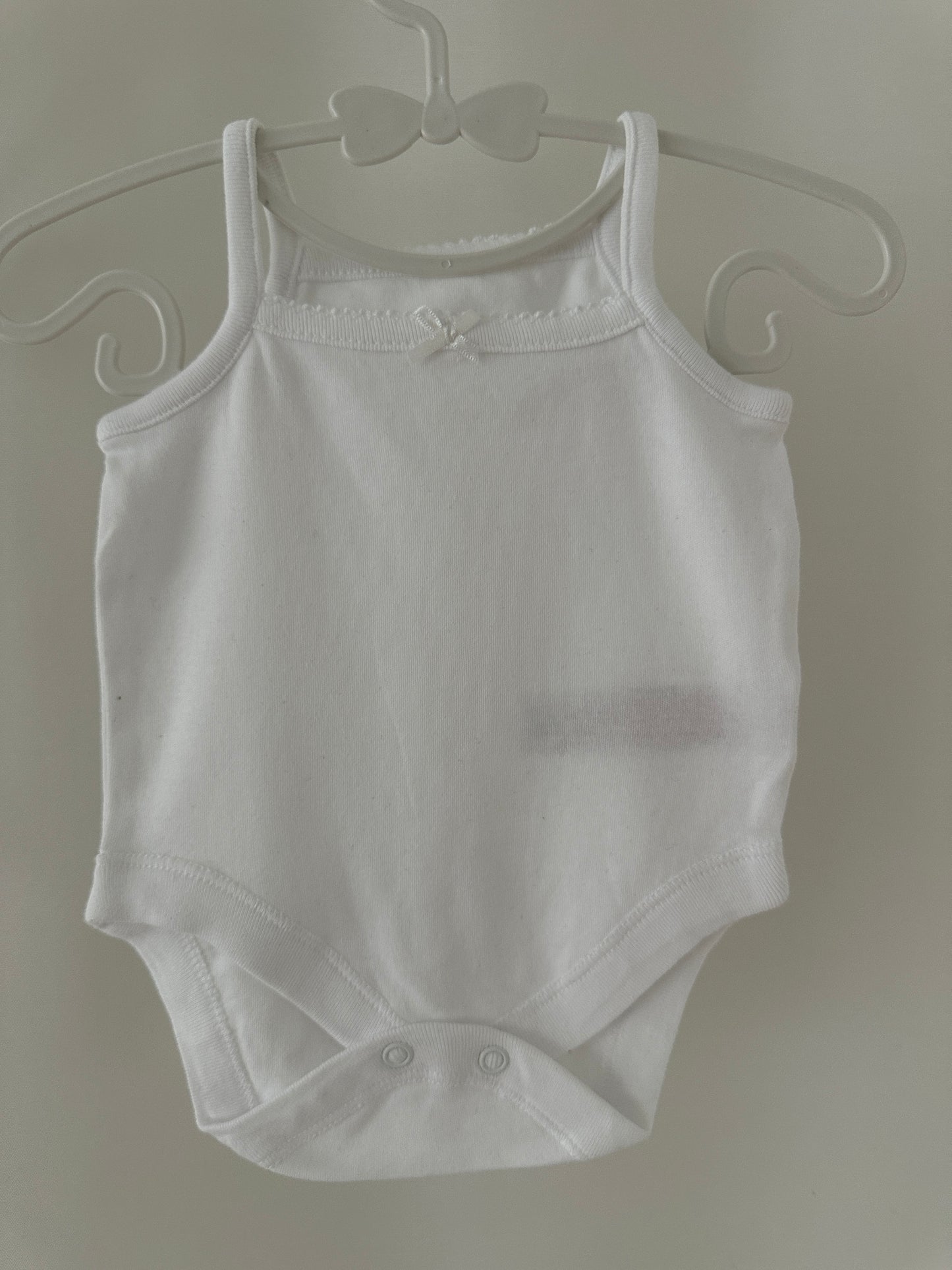 Unterhemd mit Schlaufe