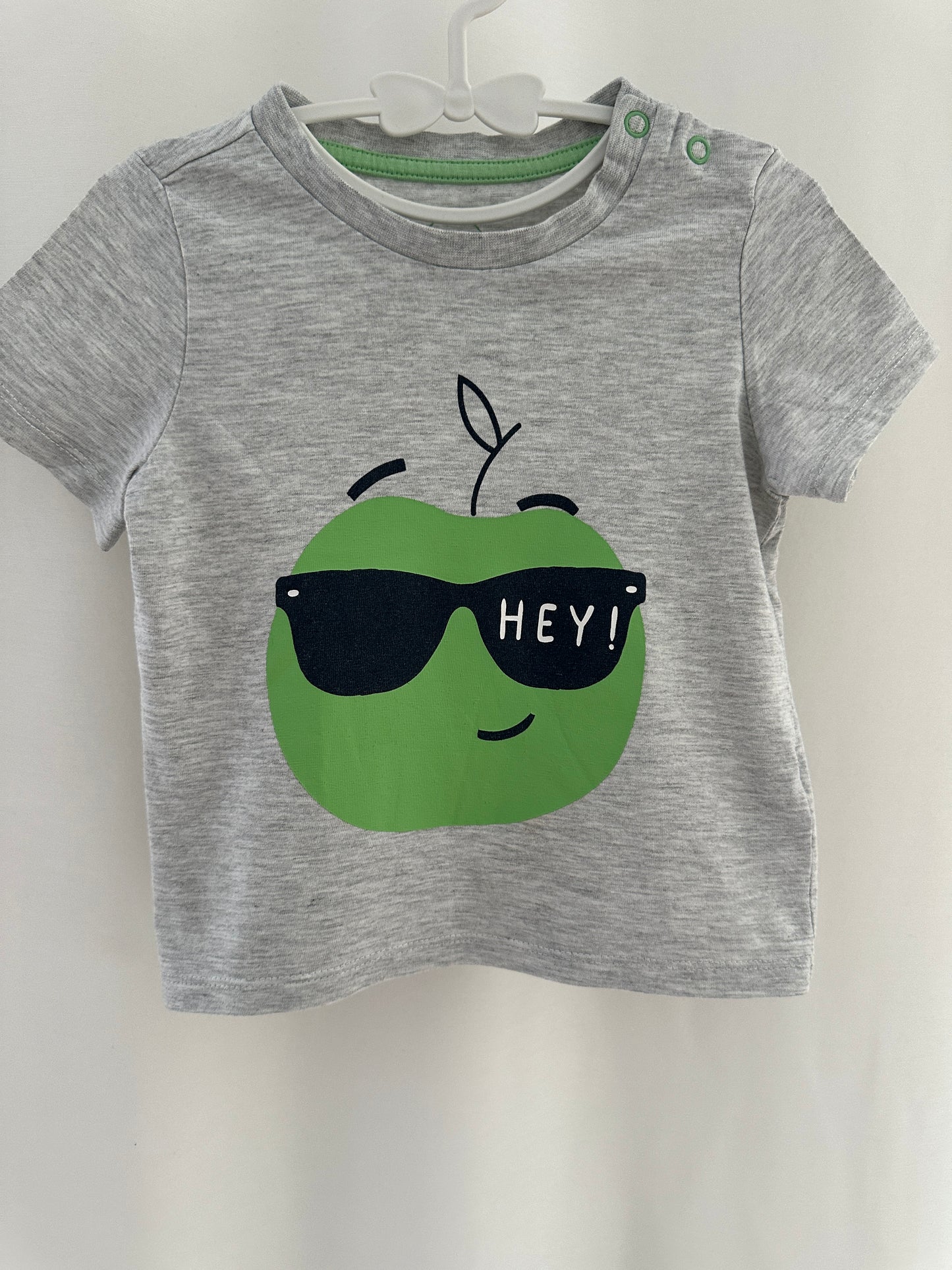 T-Shirt mit grünem Apfel Gr. 92