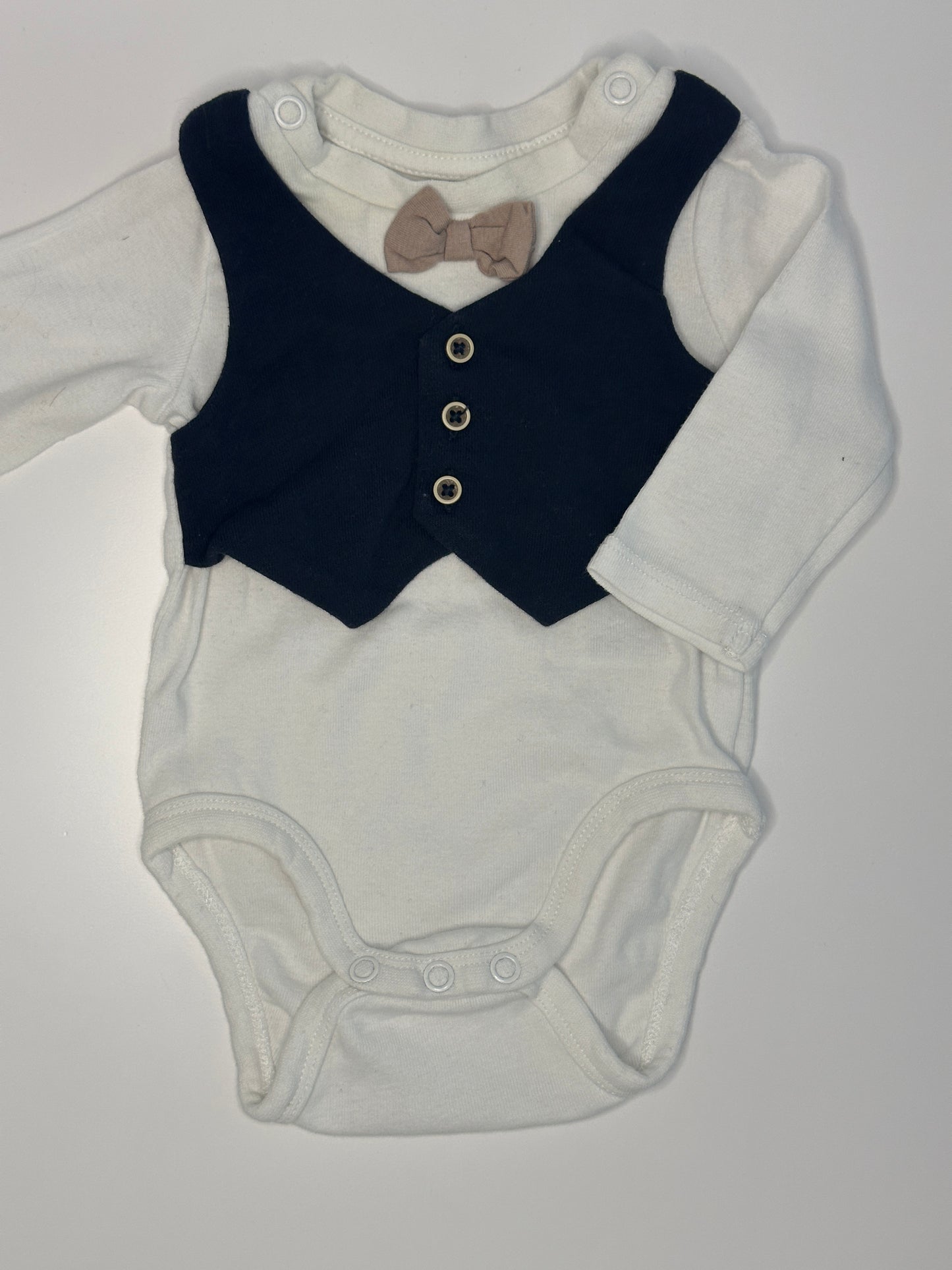 Langarm Body mit Fliege Gr. 56