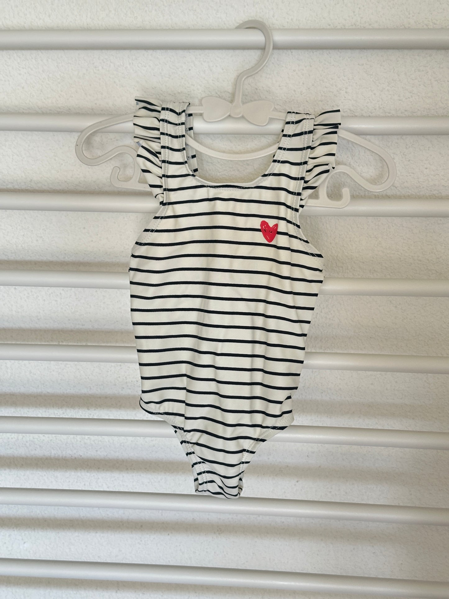 Badeanzug mit Herz Gr. 62