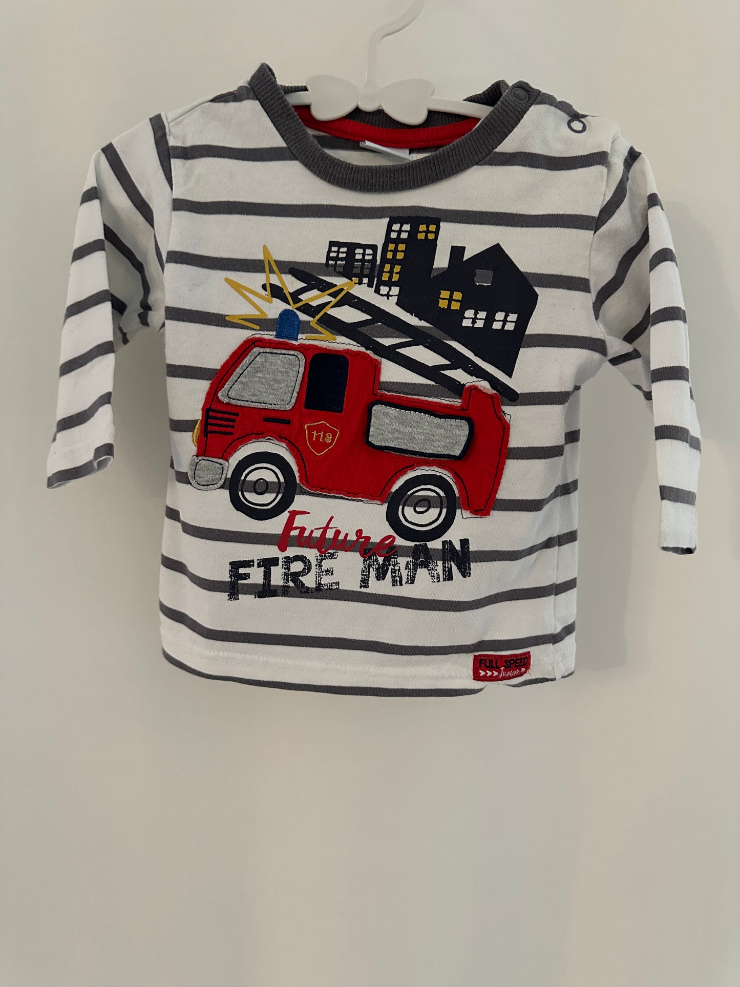 Pullover mit Feuerwehrauto Gr. 68