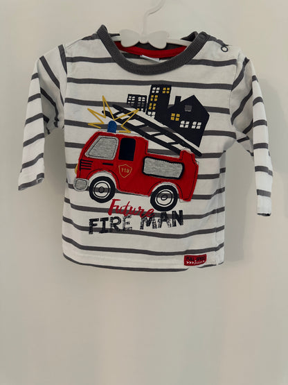 Pullover mit Feuerwehrauto Gr. 68