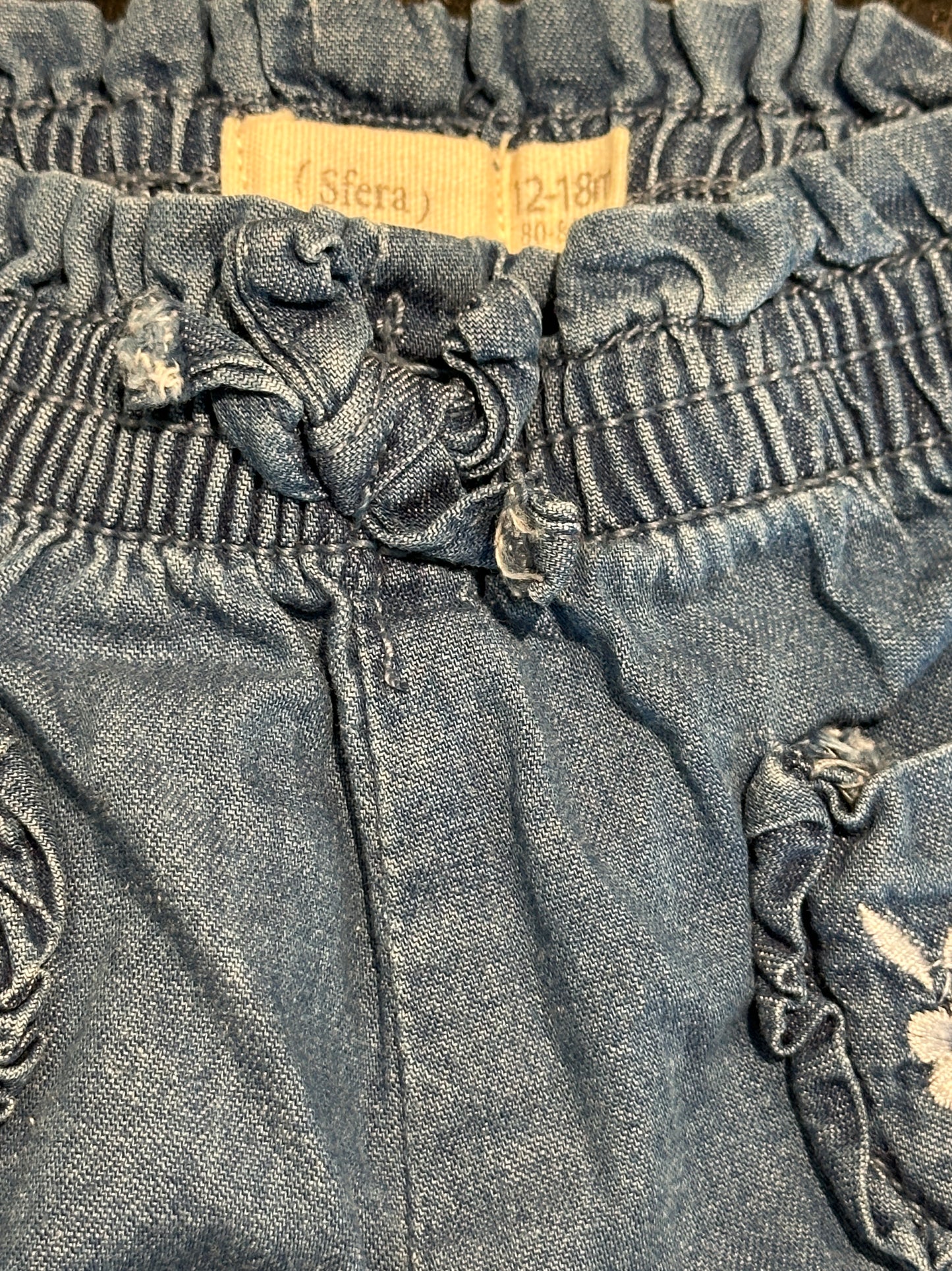 Hose mit Blümchen Gr. 80/86