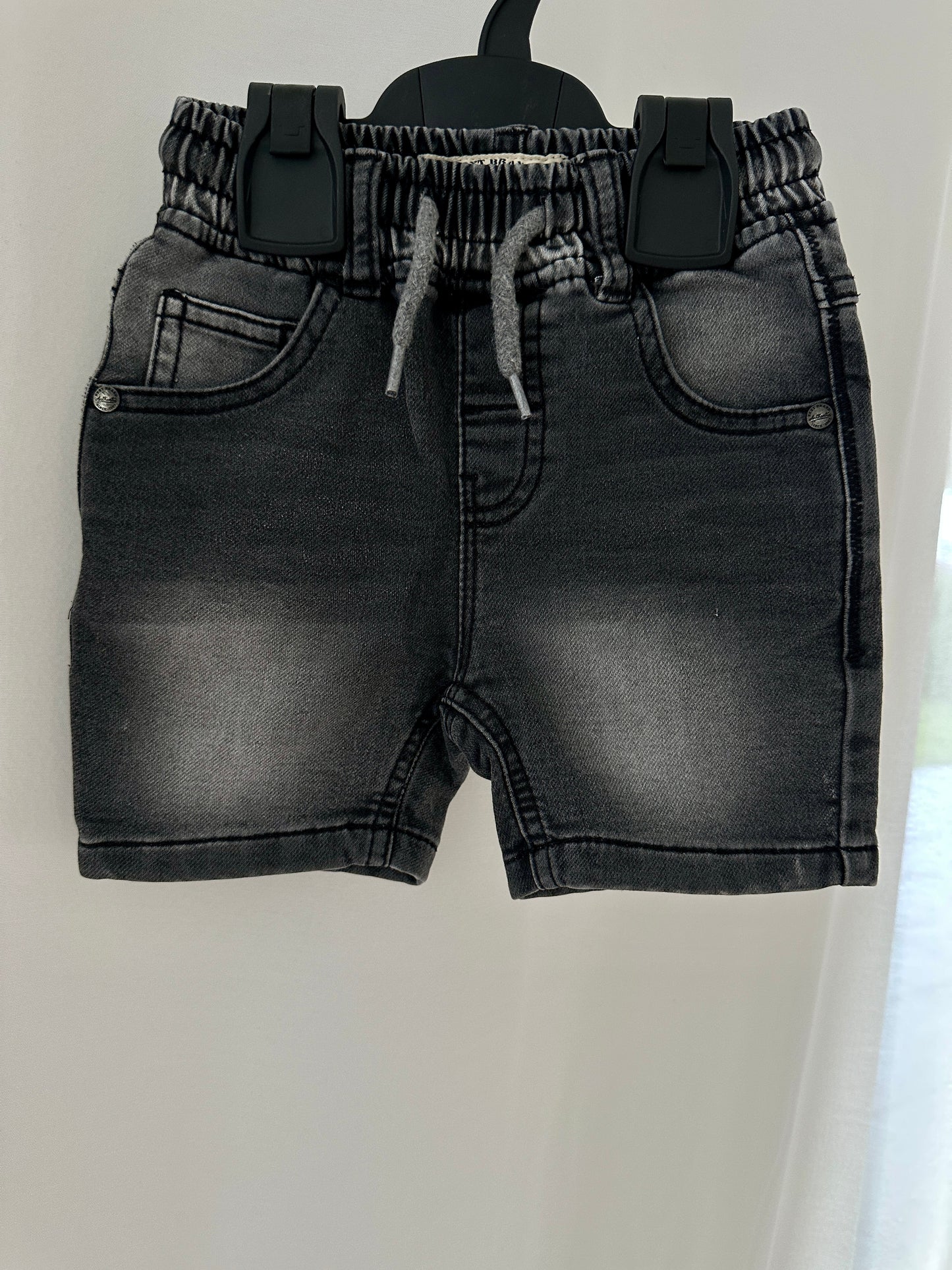 Kurze Hose / Shorts mit Bändeli Gr. 86