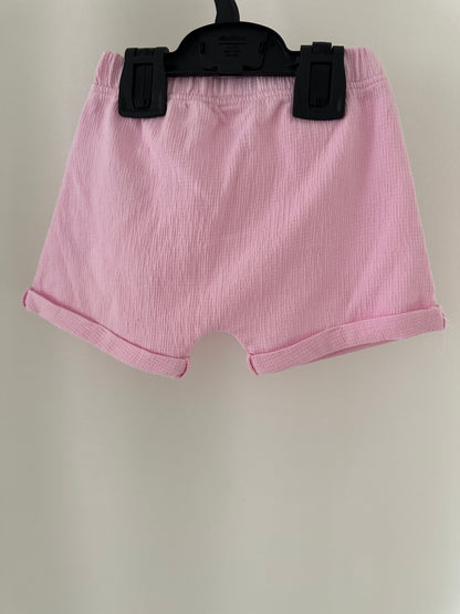 Kurze Hose mit Knopf Gr. 68