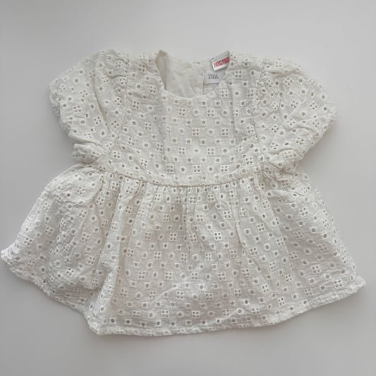 ZARA Baby Kleid Weiss mit Lochstickerei Gr. 74