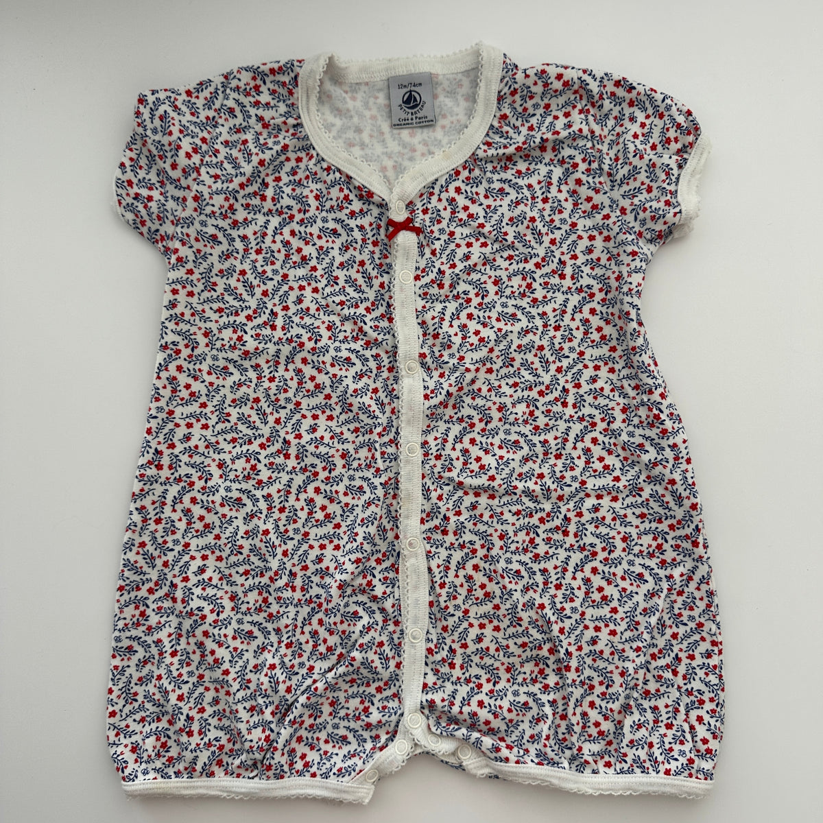 Petit Bateau Kurzarm-Romper mit Blumenprint Gr. 74