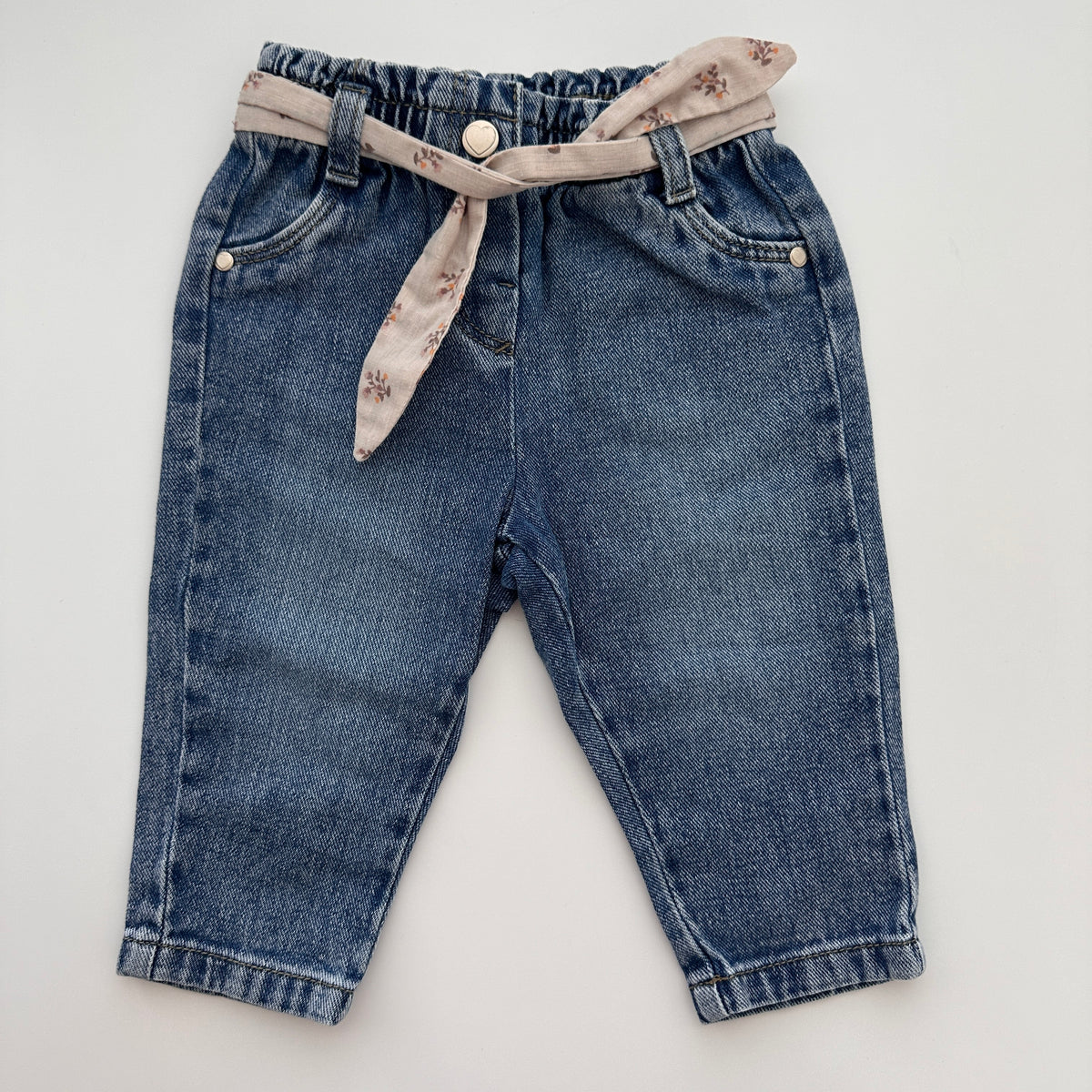 C&A Baby Jeans mit floralem Stoffgürtel – Grösse 74