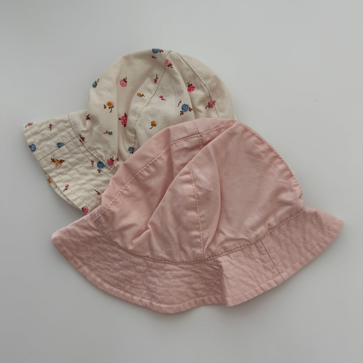 2er-Set Baby Sonnenhüte Rosa & Blumen – Grösse 62/68