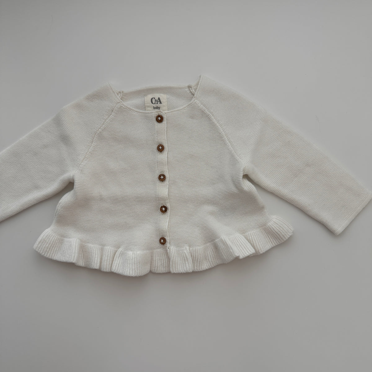 C&A Baby Strickjacke Weiss mit Rüschen – Grösse 68