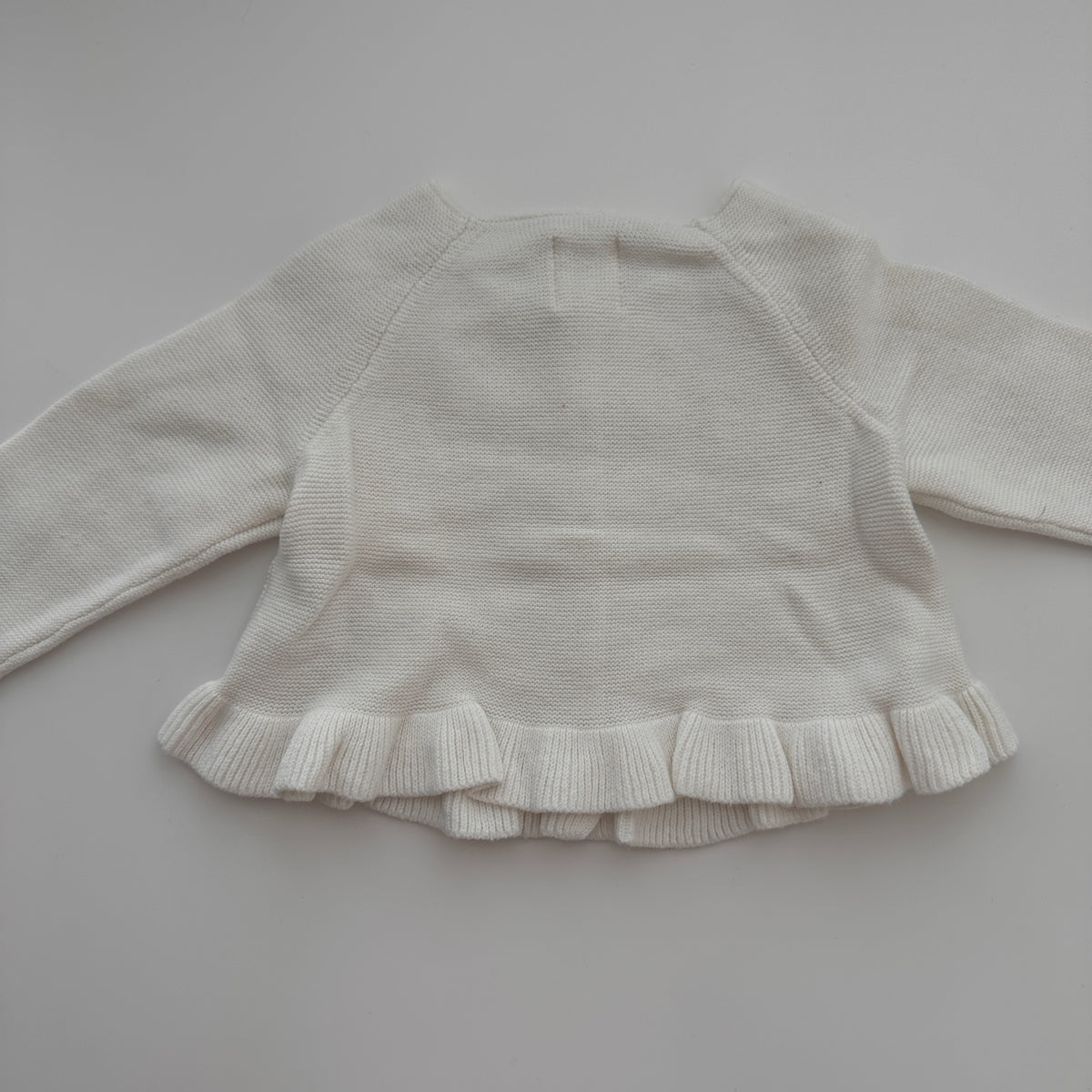 C&A Baby Strickjacke Weiss mit Rüschen – Grösse 68