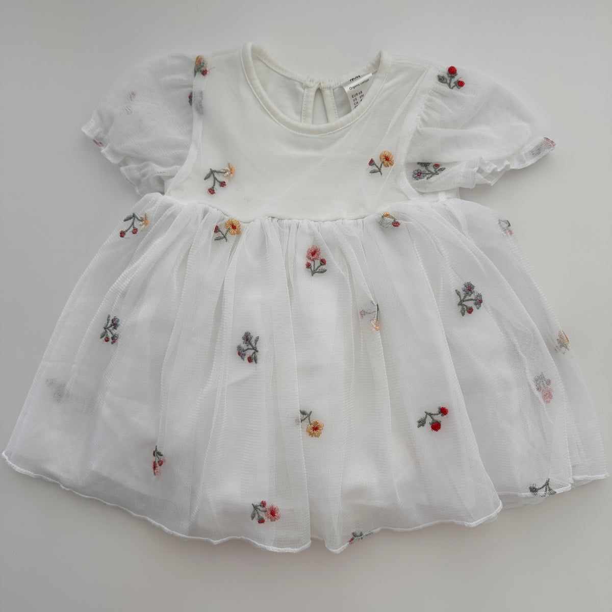H&M Baby Tüllkleid Weiss mit Blumenstickerei – Grösse 68