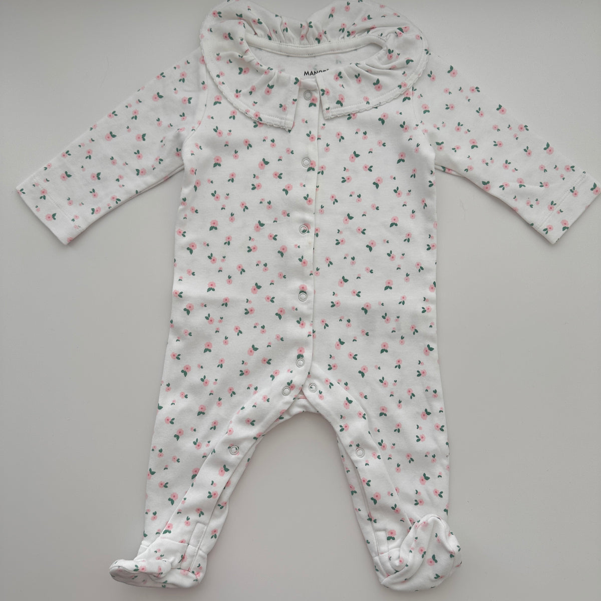 Manor Baby Strampler mit Blumenmuster & Kragen – Weiss/Rosa – Gr. 62