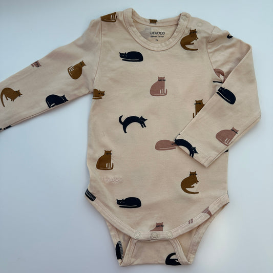 Langarmbody mit Katzenprint – Liewood | Gr. 74