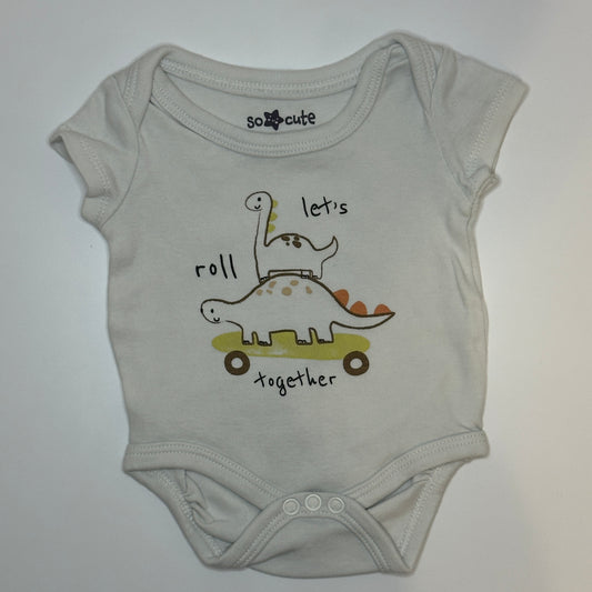Kurzarmbody mit Dino-Print „Let’s roll together“ Gr. 62