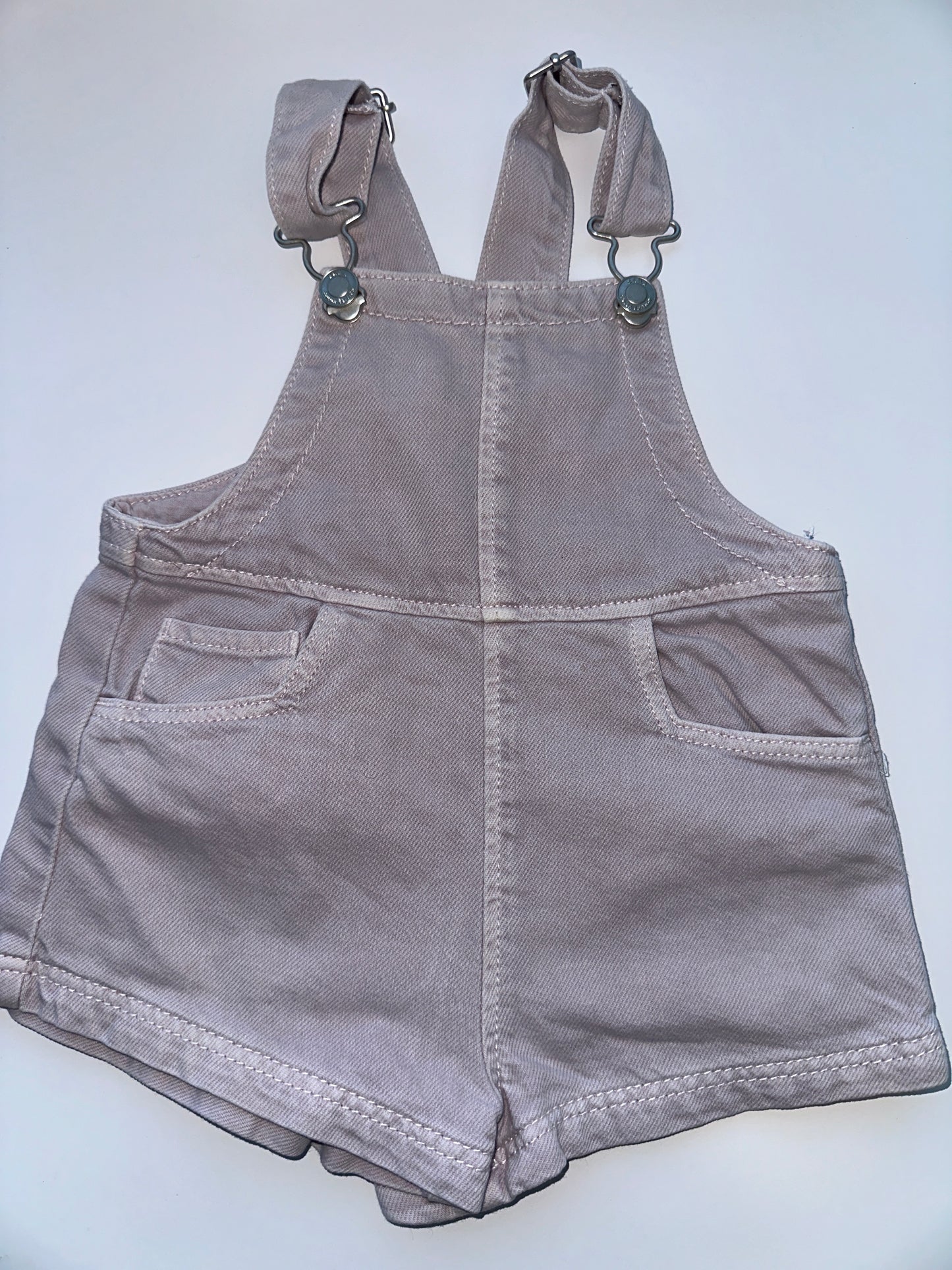ZARA kurze Latzhose aus Baumwolle – Grösse 86