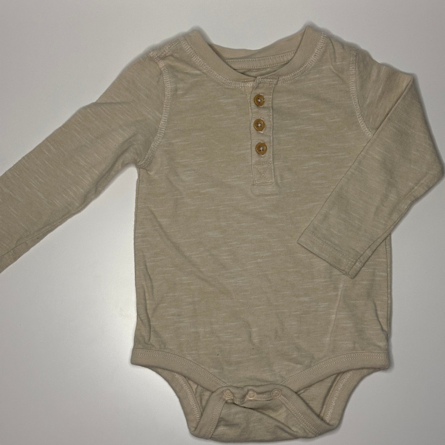 Langarmbody mit Holzknöpfen Gr. 74