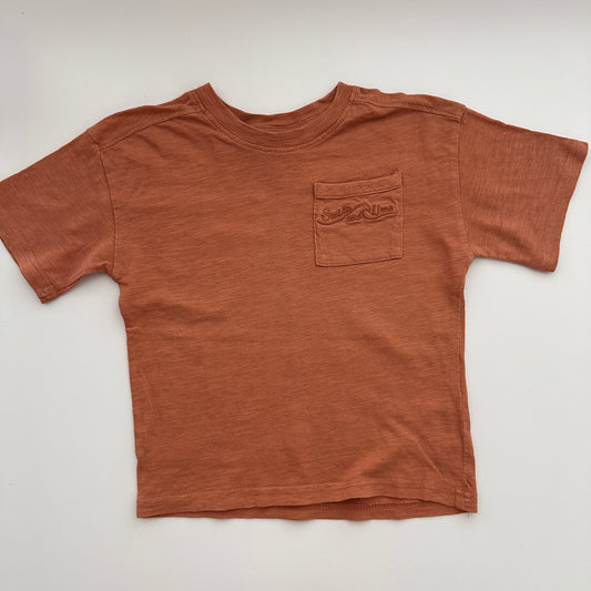 H&M T-Shirt mit Brusttasche in Rostbraun – Gr. 92
