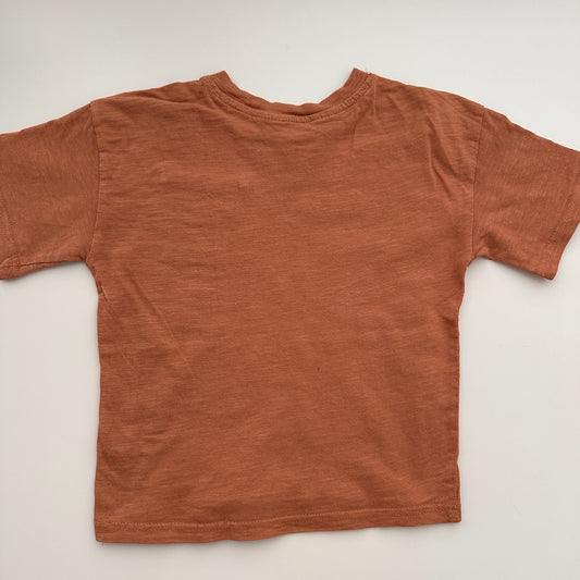 H&M T-Shirt mit Brusttasche in Rostbraun – Gr. 92