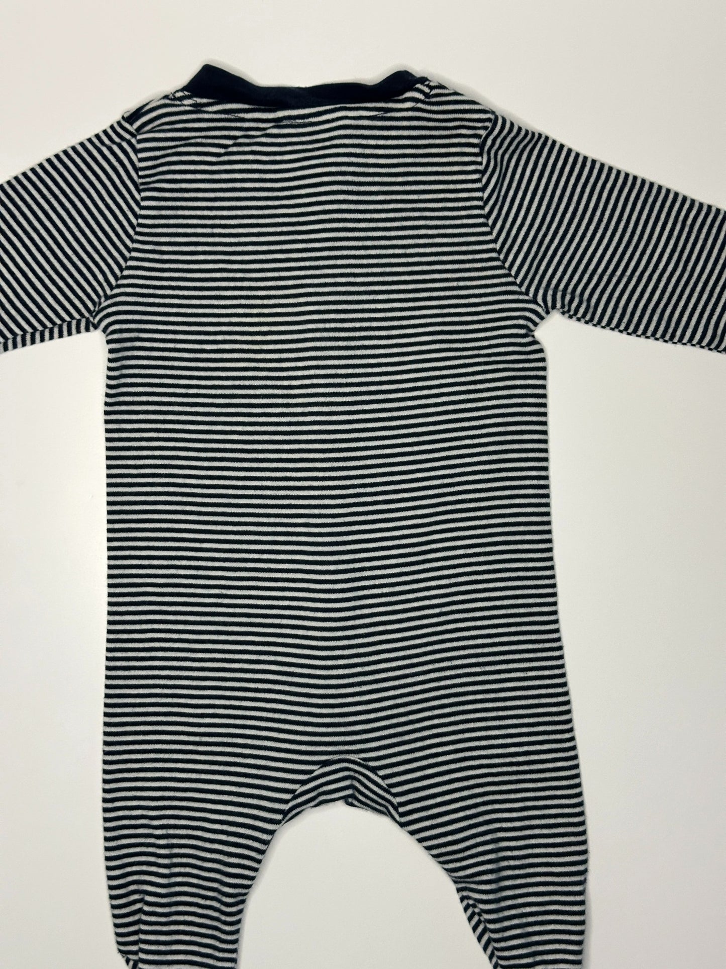 Gestreifter Strampler mit Füsschen Gr. 56