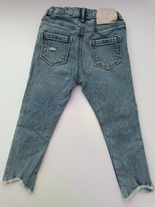 ZARA Baby Jeans mit Destroyed-Details – Grösse 98