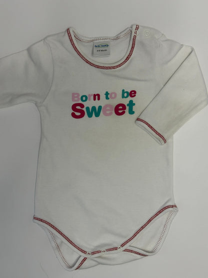 Baby Body Weiss „Born to be Sweet“ Gr. 3–6 Monate | Fuar Baby