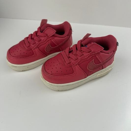 Nike Kinder Sneaker Rot Klett Gr. 22/23