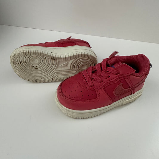 Nike Kinder Sneaker Rot Klett Gr. 22/23